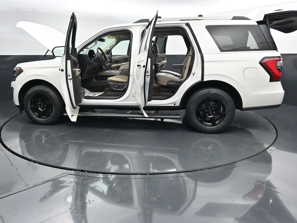 Used 2021 White Ford Limited image 45