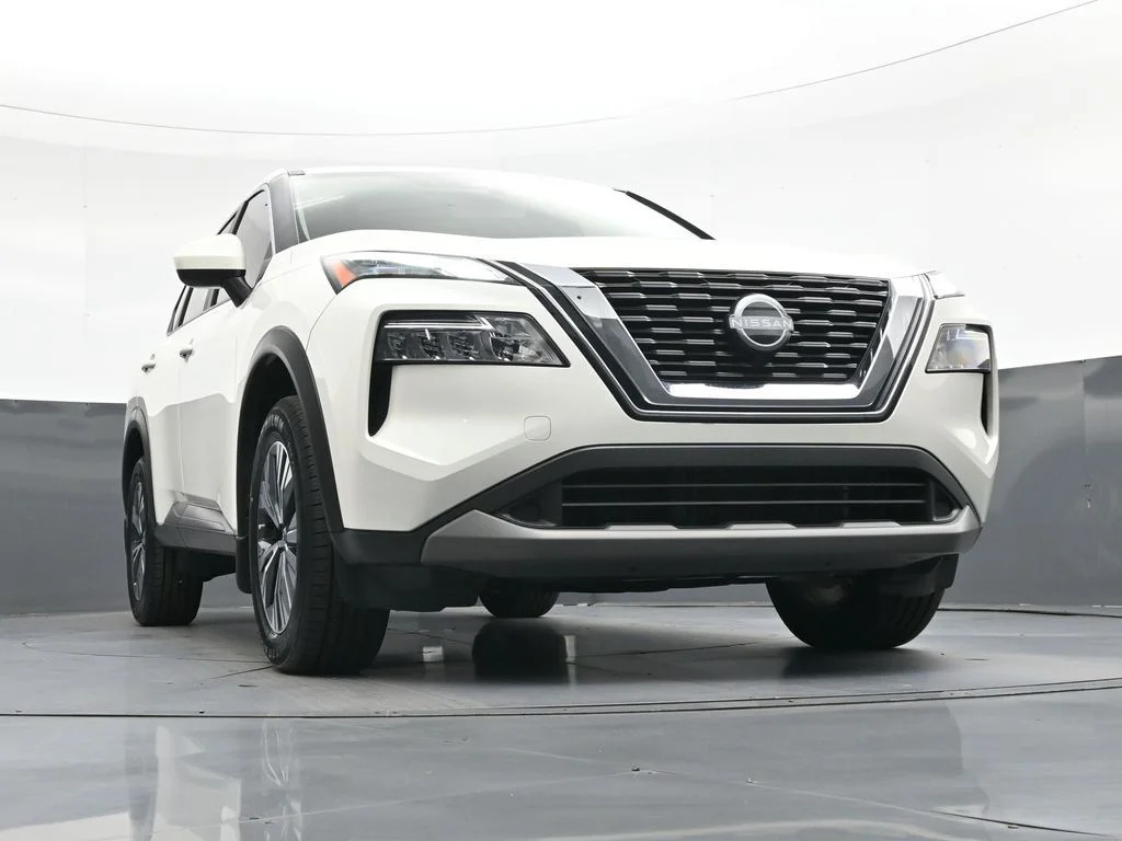 Used 2023 White Nissan SV image 42