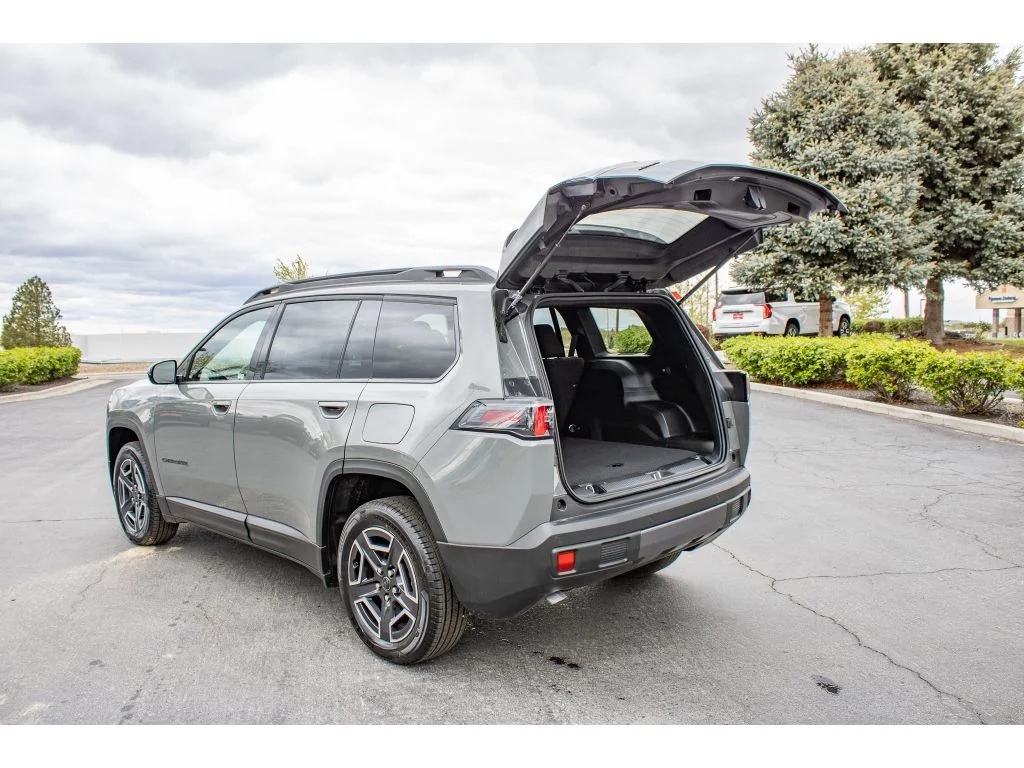New 2026 Sting-Gray Clearcoat Jeep Laredo image 9