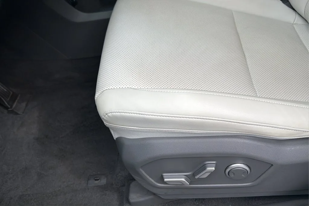 Used 2025 White Hyundai SEL image 19