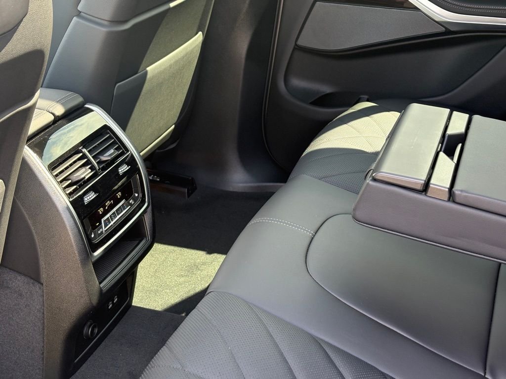 Used 2026 Gray BMW xDrive40i image 21