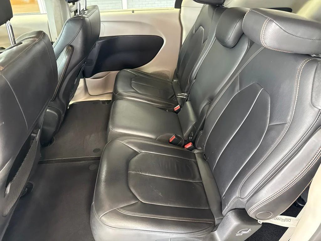 Used 2017 Gray Chrysler Touring L image 11