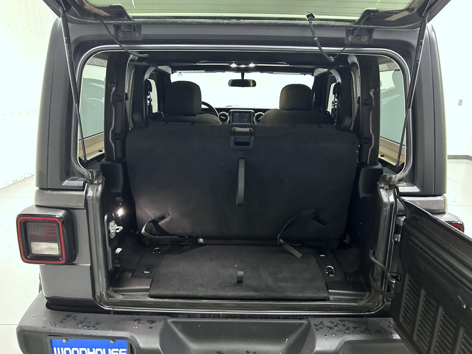 Used 2020 Gray Jeep Sport S image 19