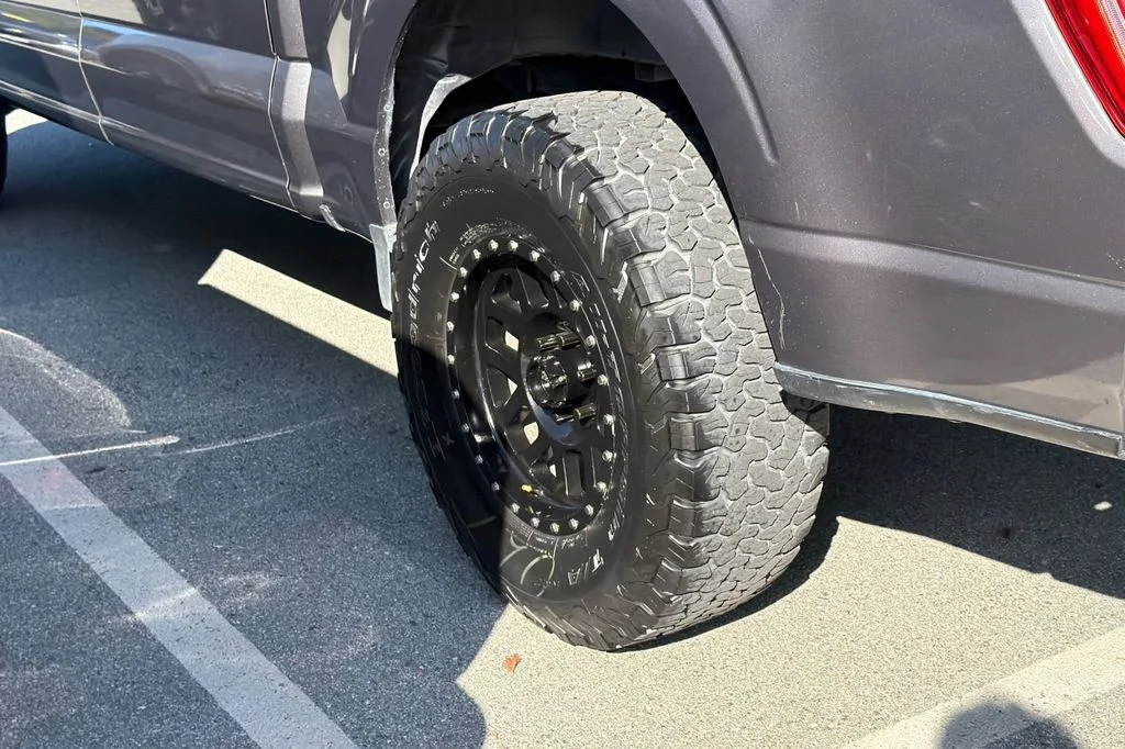 Used 2021 Carbonized Gray Metallic Ford XLT image 4