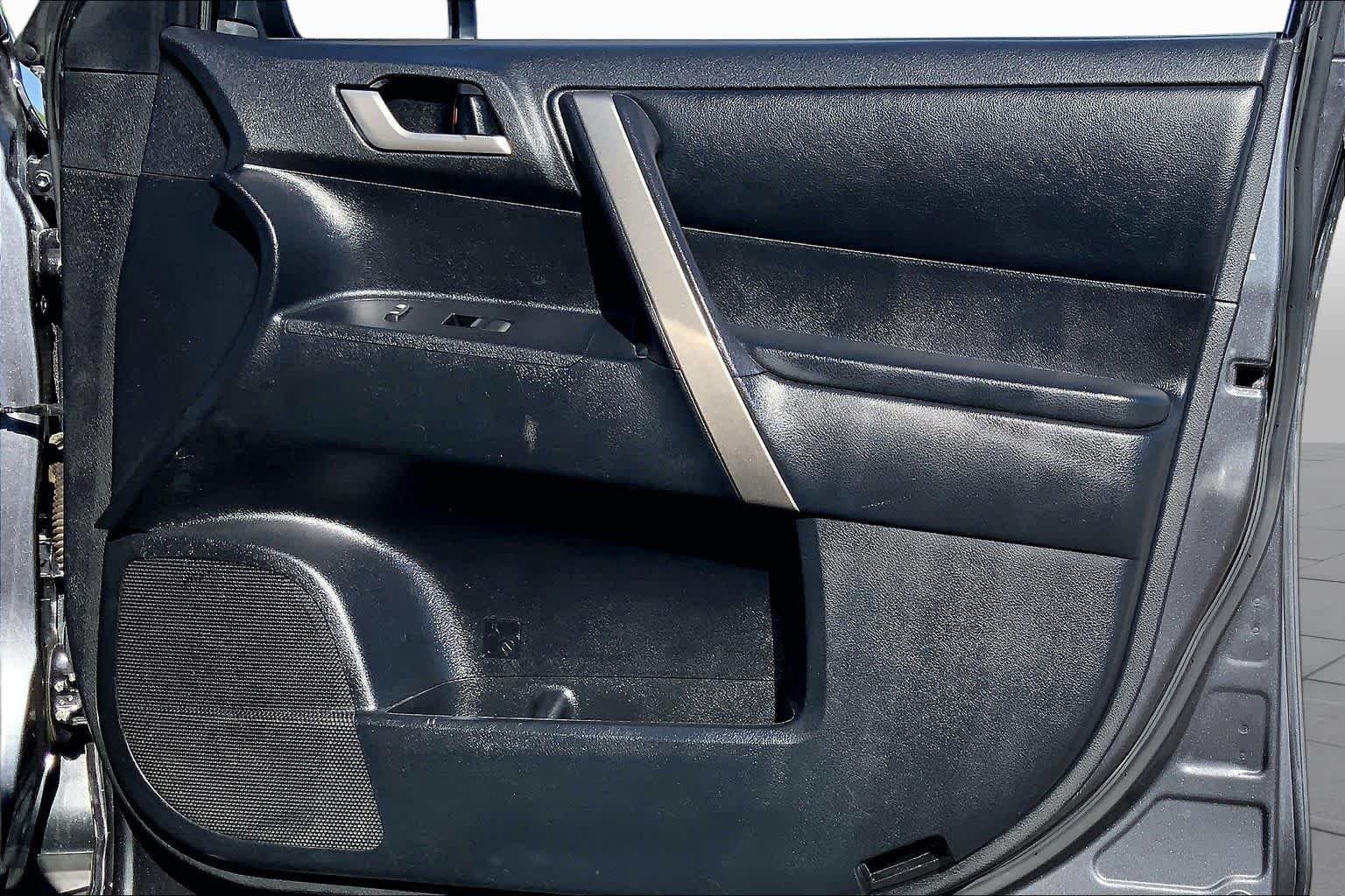 Used 2013 Magnetic Gray Metallic Toyota SE image 22