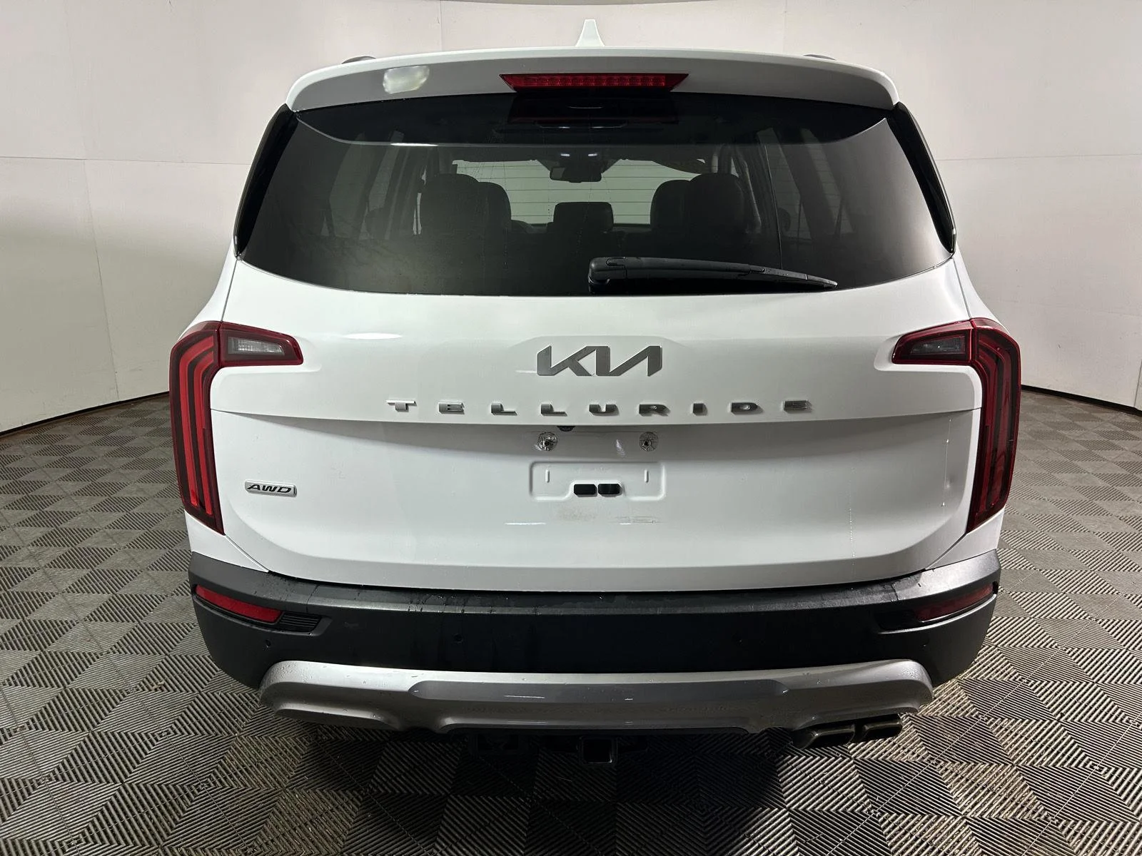 Used 2022 White Pearl Kia EX image 7