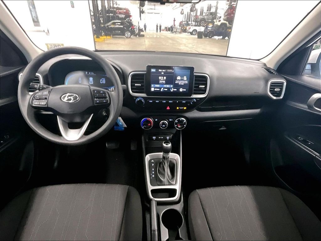 Used 2025 Lunar White Hyundai SE image 21