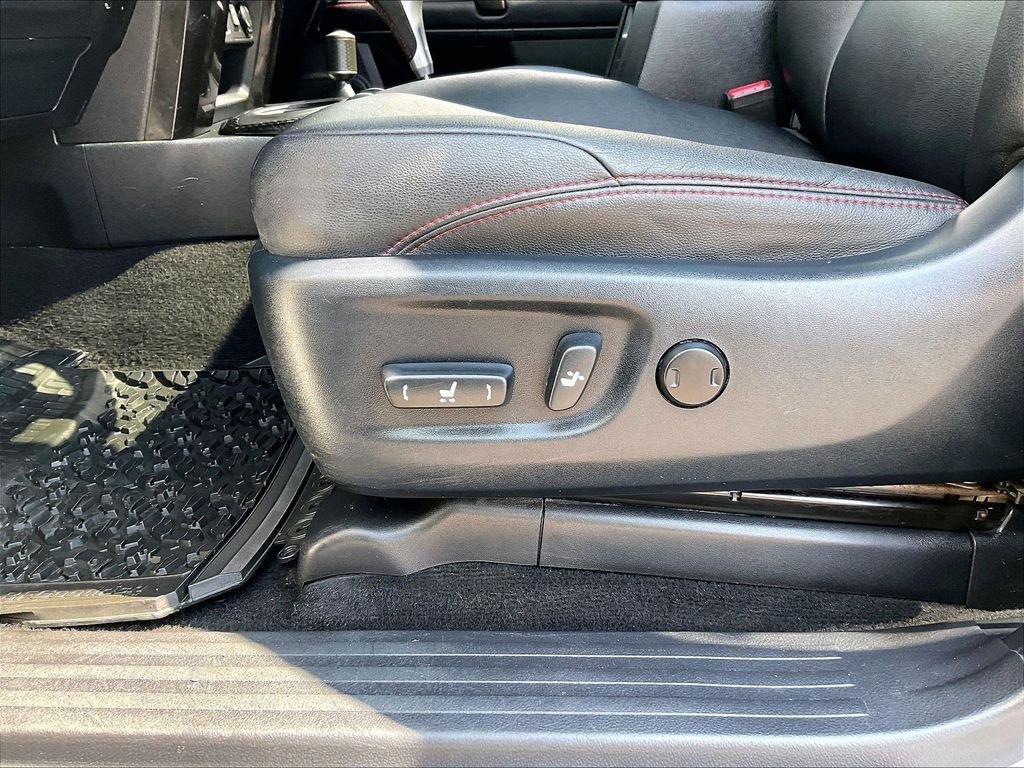 Used 2019 White Toyota SR5 image 27