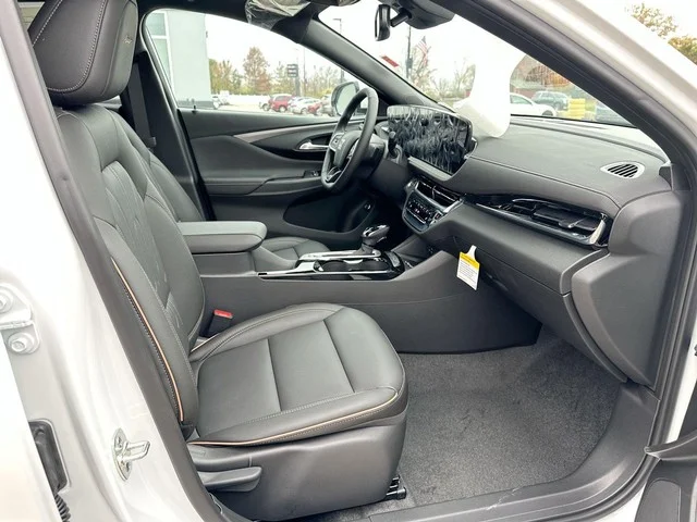 Used 2025 White Frost Tricoat Buick FWD 4dr Avenir image 24