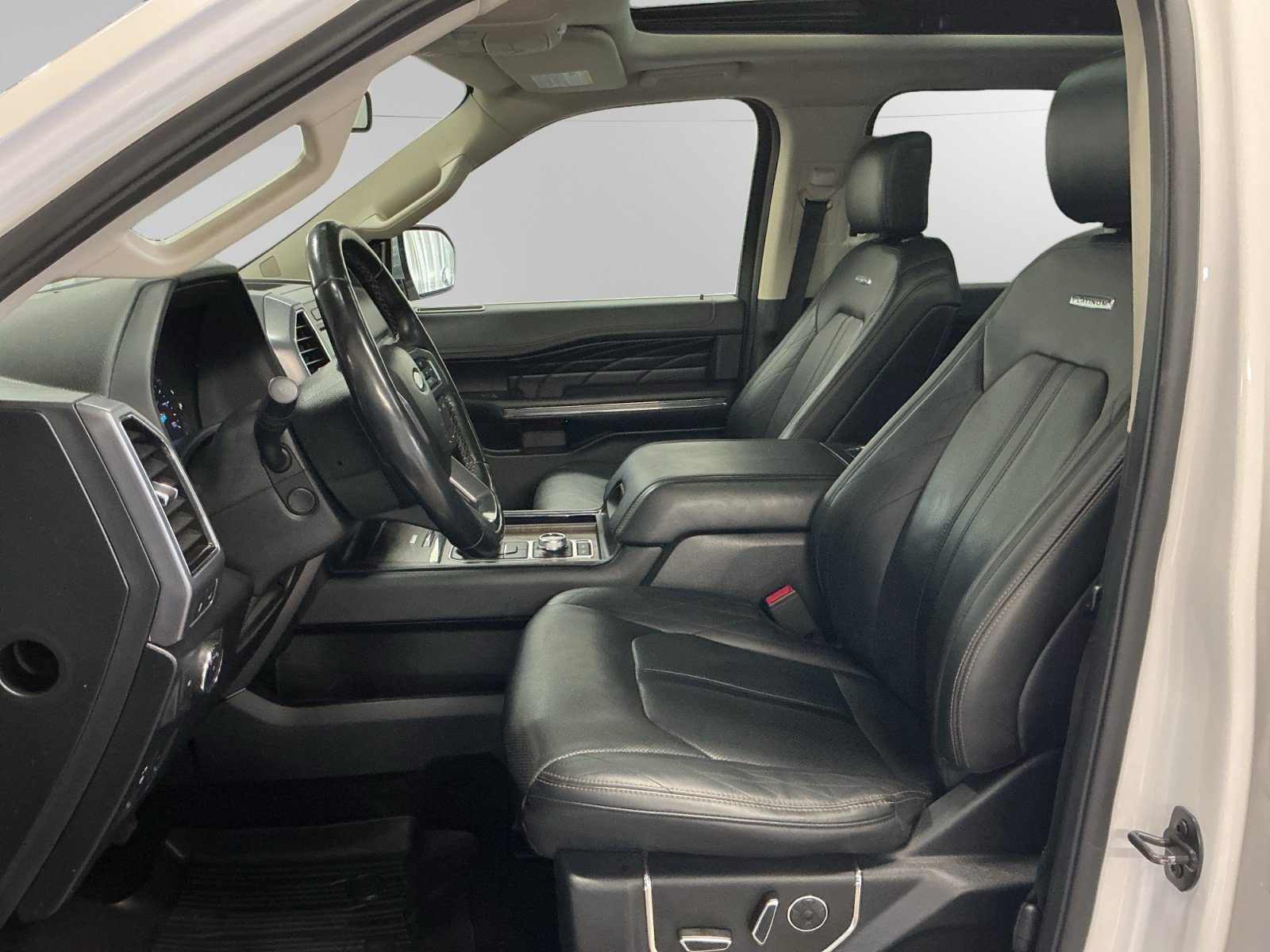 Used 2018 White Ford Platinum image 9
