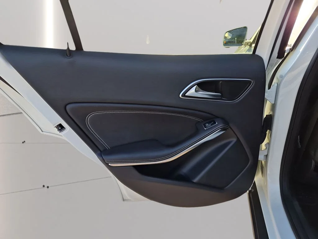 Used 2018 Black Mercedes-Benz GLA 250 image 30