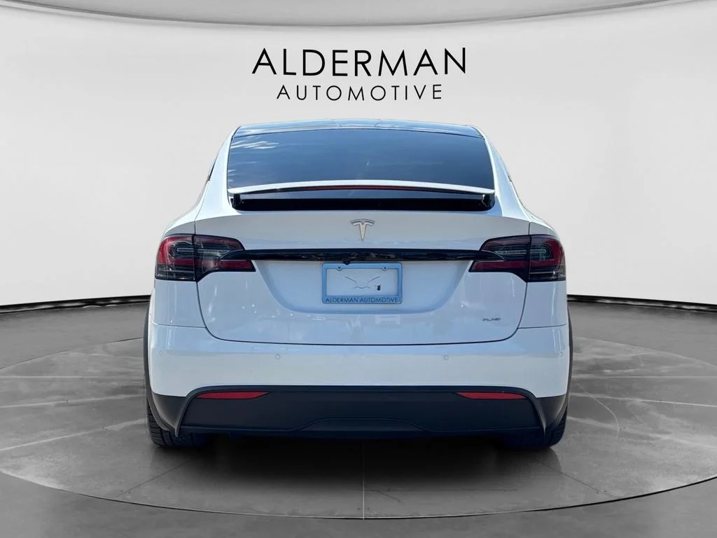 Used 2022 White Tesla Plaid image 4