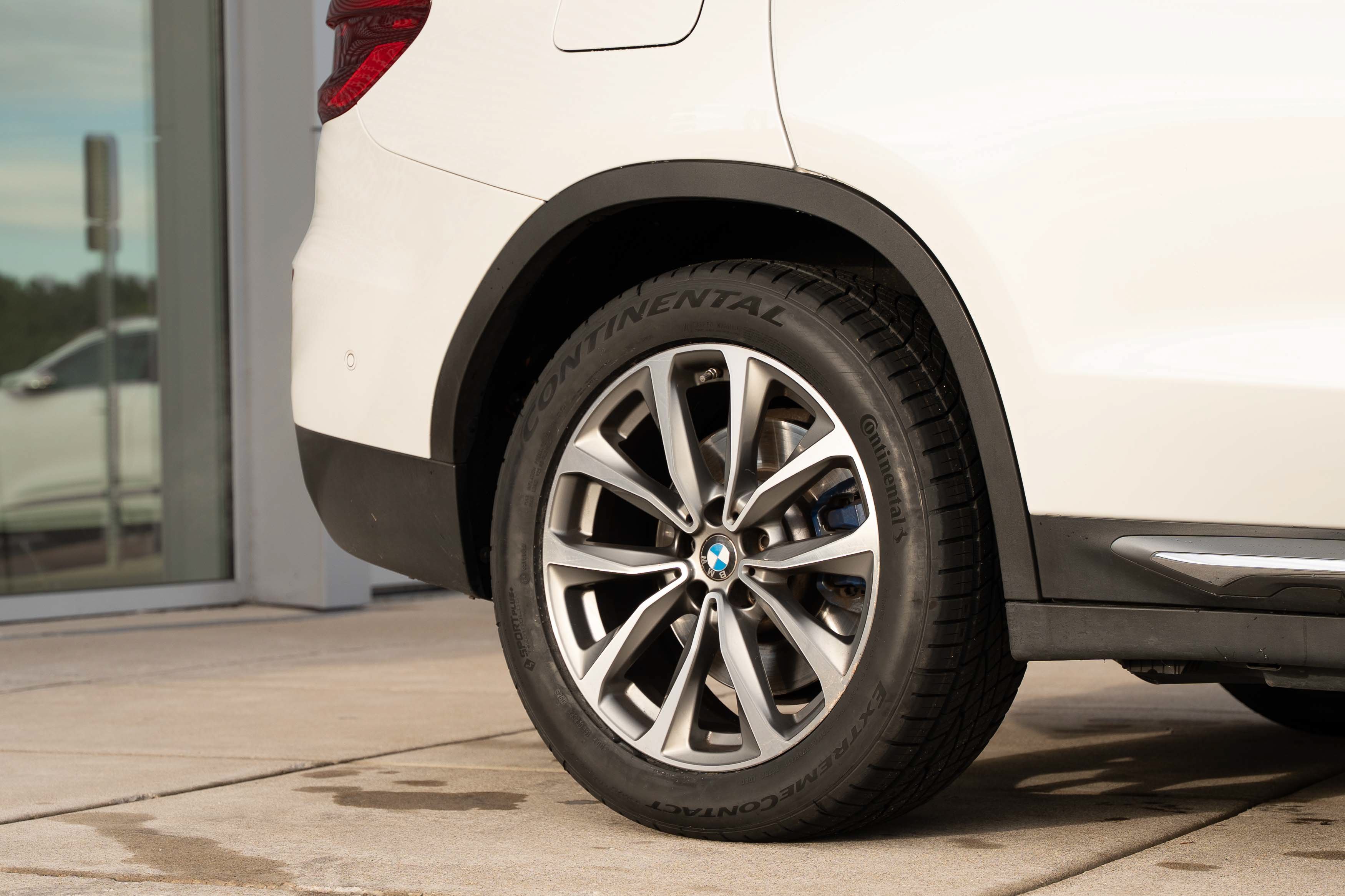 Used 2018 Mineral White Metallic BMW xDrive30i image 28