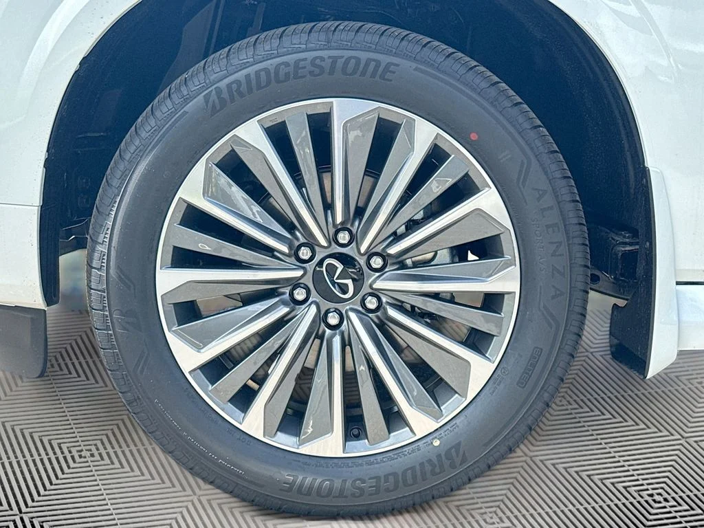 New 2026 RADIANT WHITE INFINITI Luxe 2WD image 34