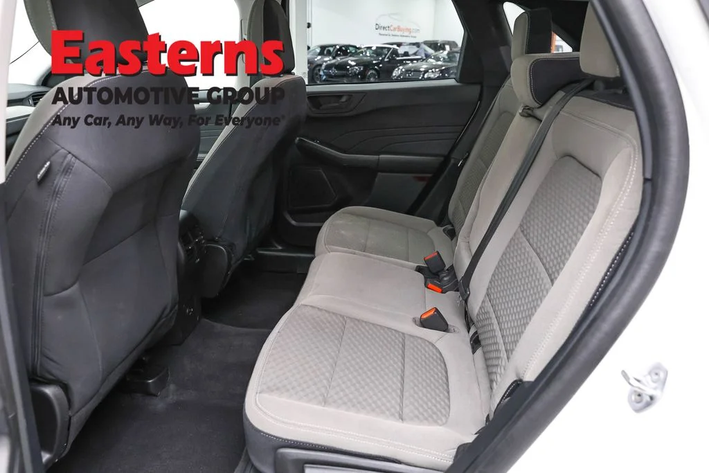 Used 2022 White Ford SE image 22