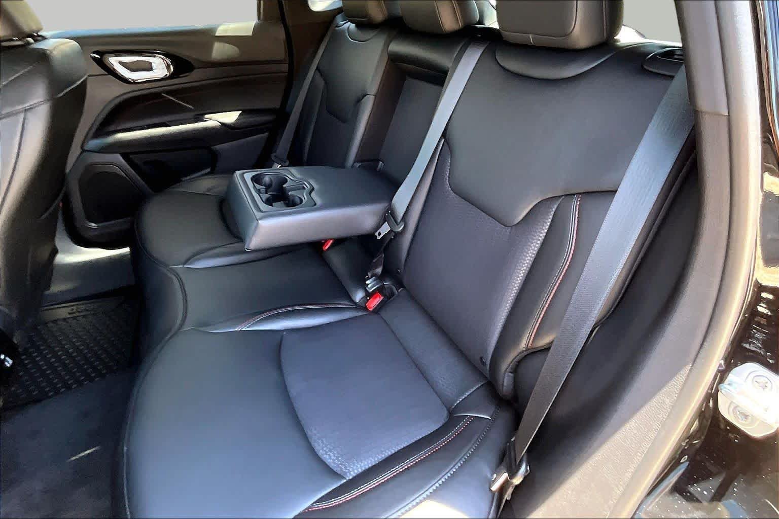 New 2026 Diamond Black Crystal Pearl-Coat Exterior Paint Jeep Trailhawk image 22