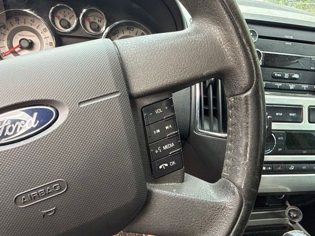Used 2010  Ford Limited image 9