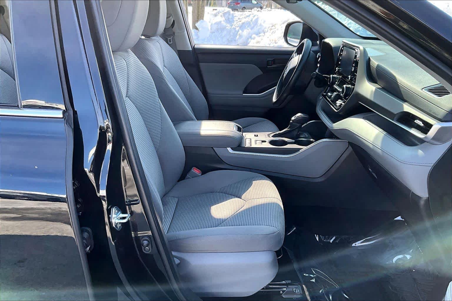 Used 2022 Midnight Black Metallic Toyota LE image 8
