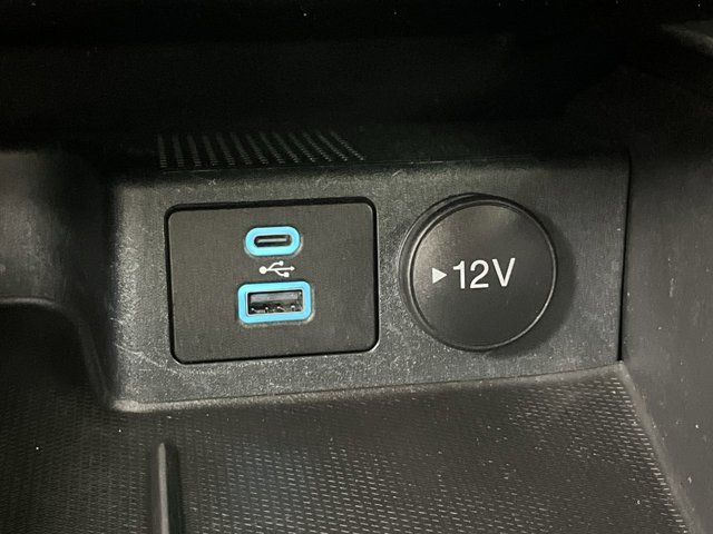 Used 2023 Oxford White Ford ST-Line Select image 22