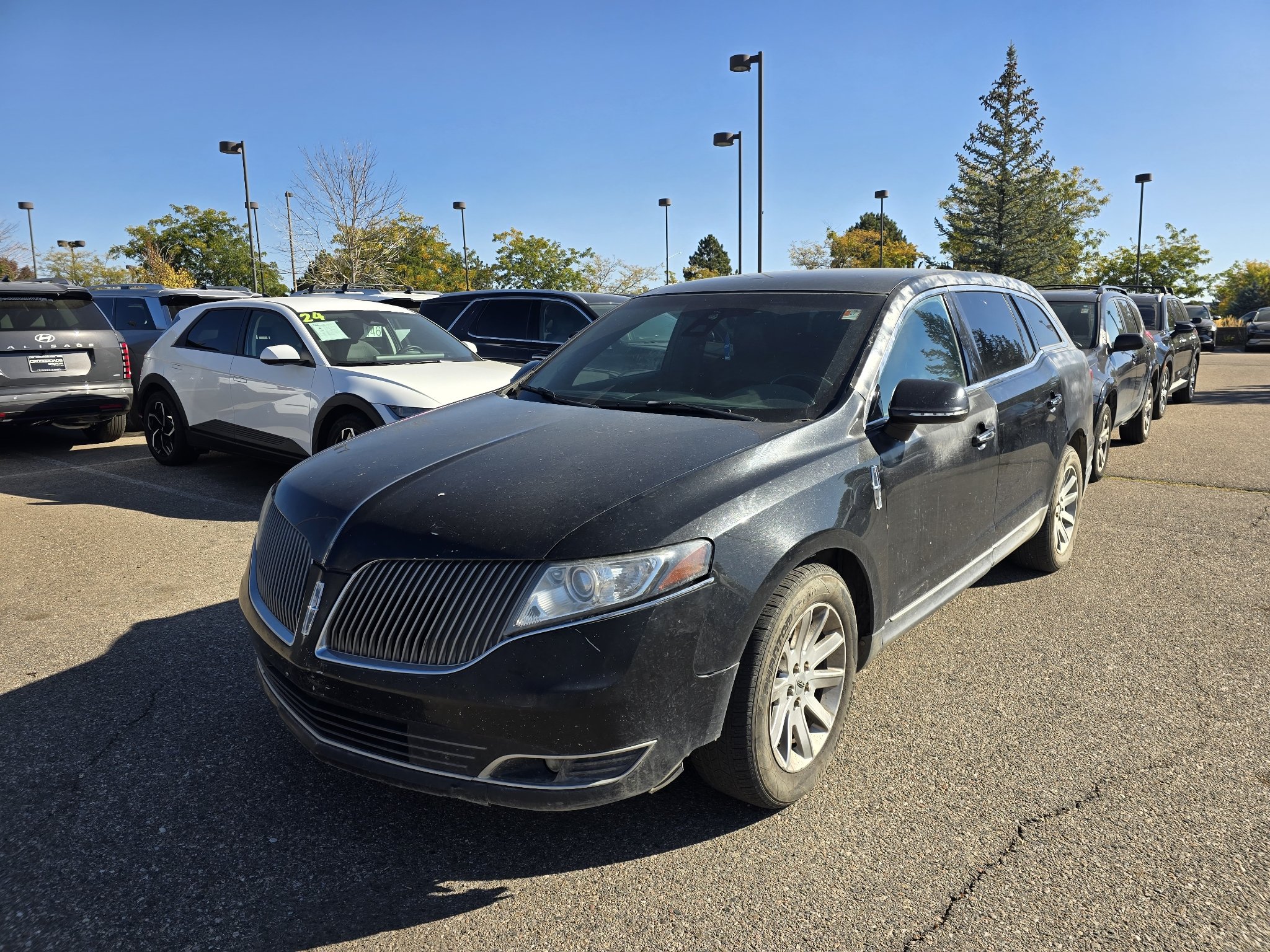 Used 2013 Tuxedo Black Metallic Lincoln Livery image 13
