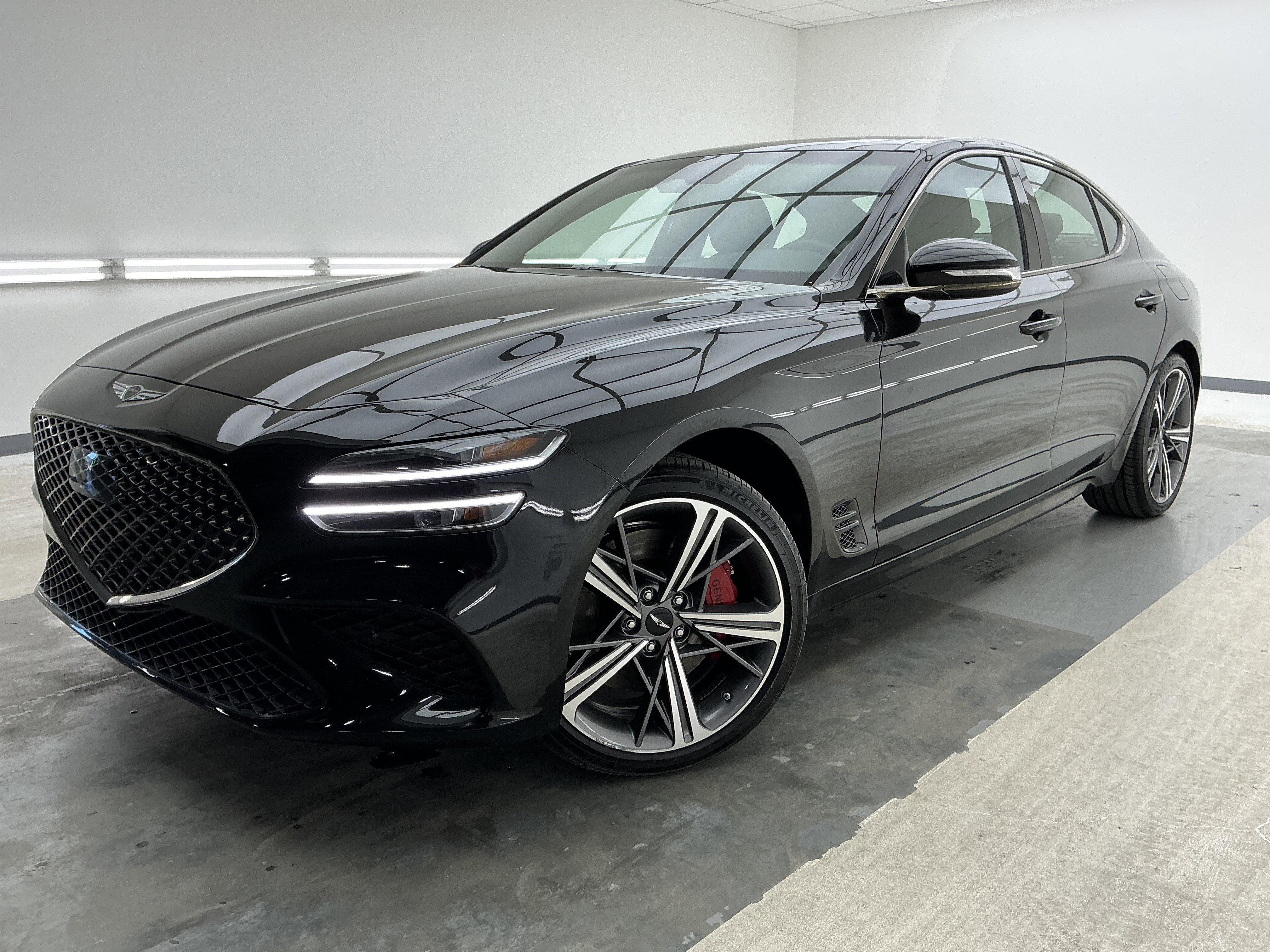 2025 Genesis G70 2.5T Standard's photo