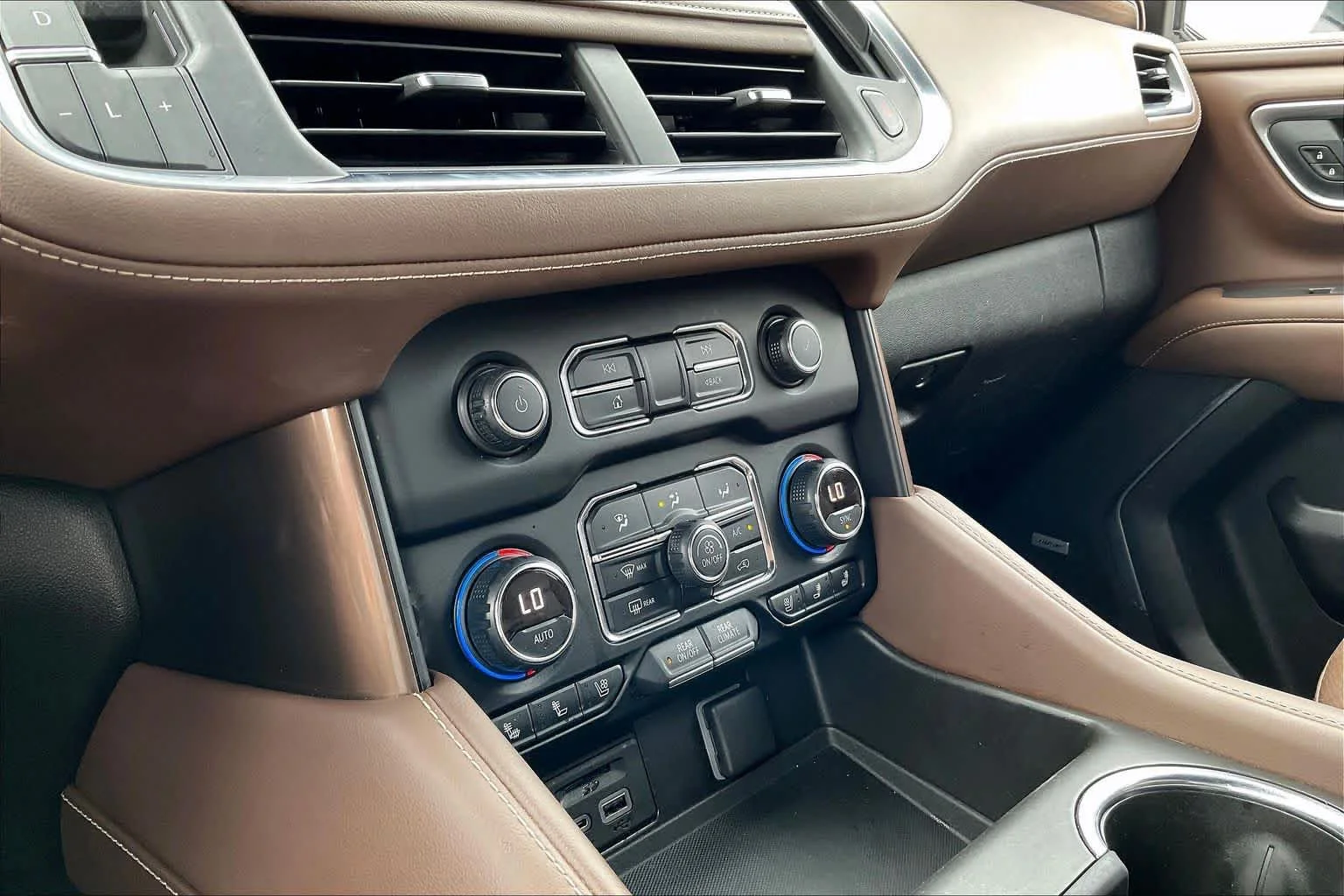Used 2021 Summit White Chevrolet High Country image 33