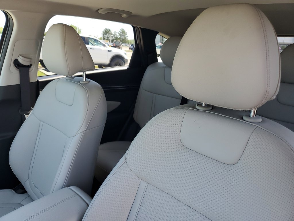 Used 2024 White Hyundai SEL image 7