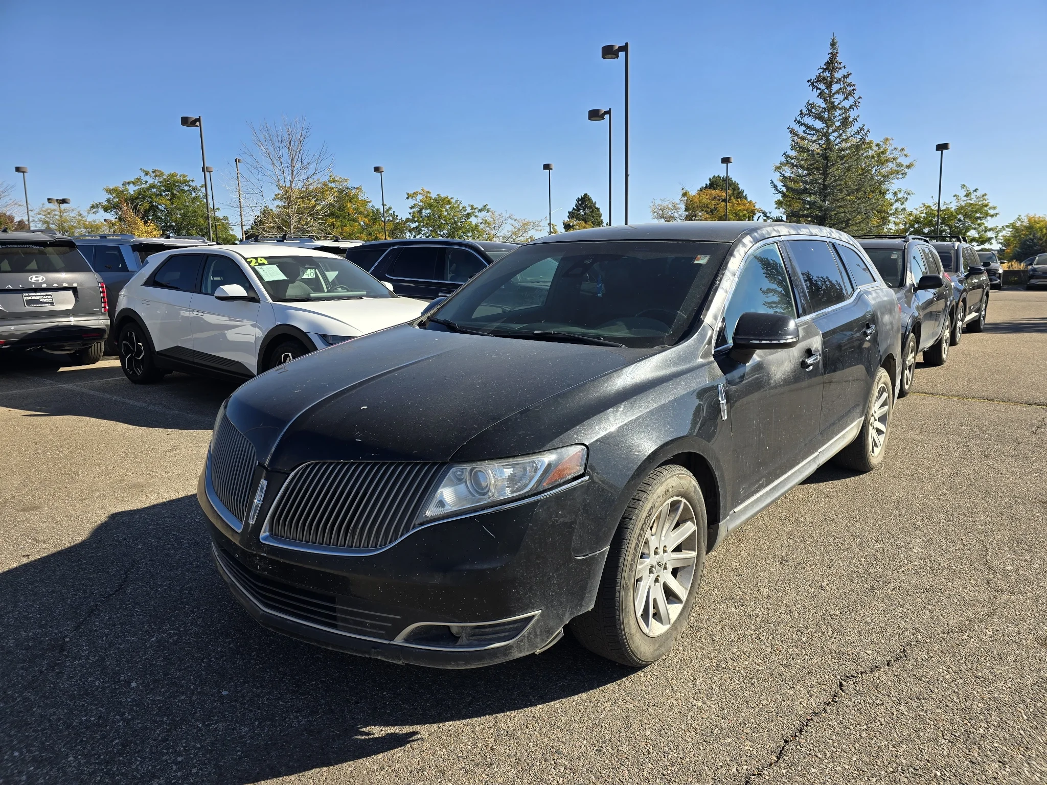 Used 2013 Tuxedo Black Metallic Lincoln Livery image 13