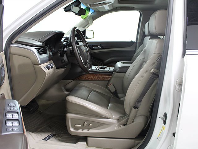 Used 2017 Iridescent Pearl Tricoat Chevrolet Premier image 9