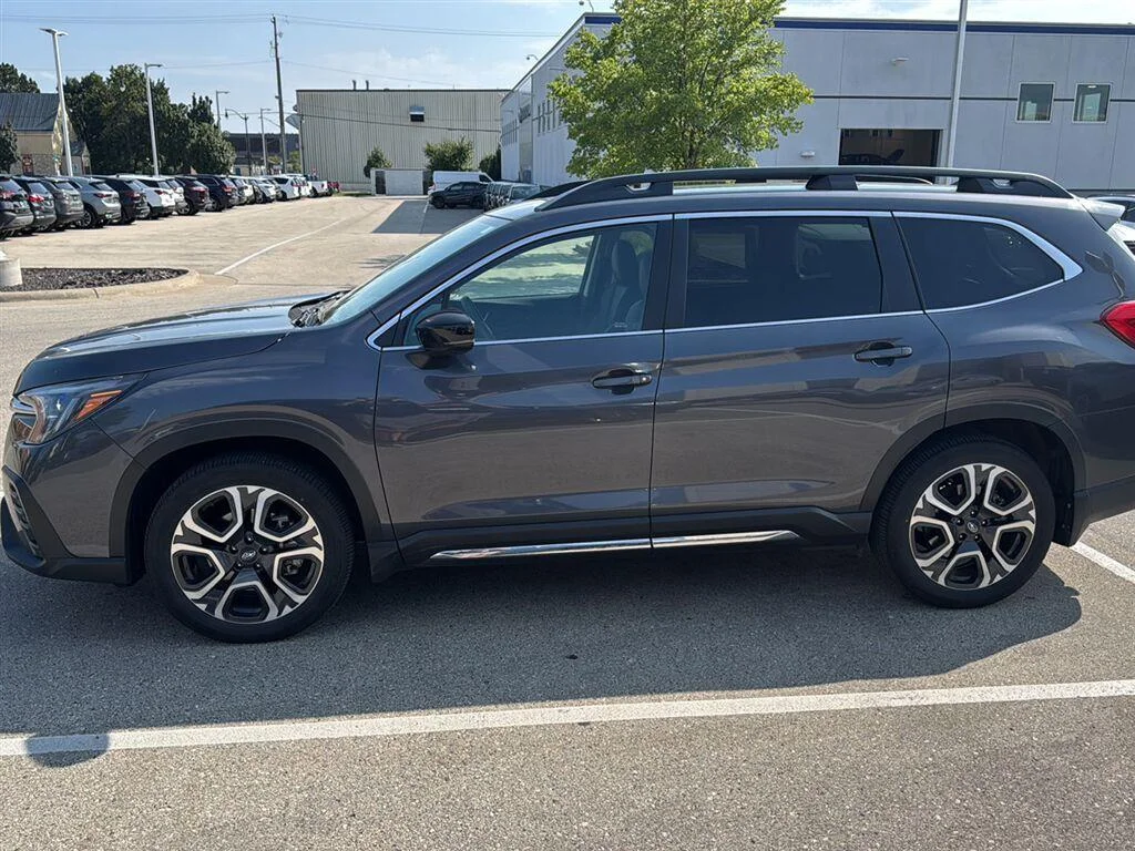 Used 2024 Magnetite Gray Metallic Subaru Limited image 9