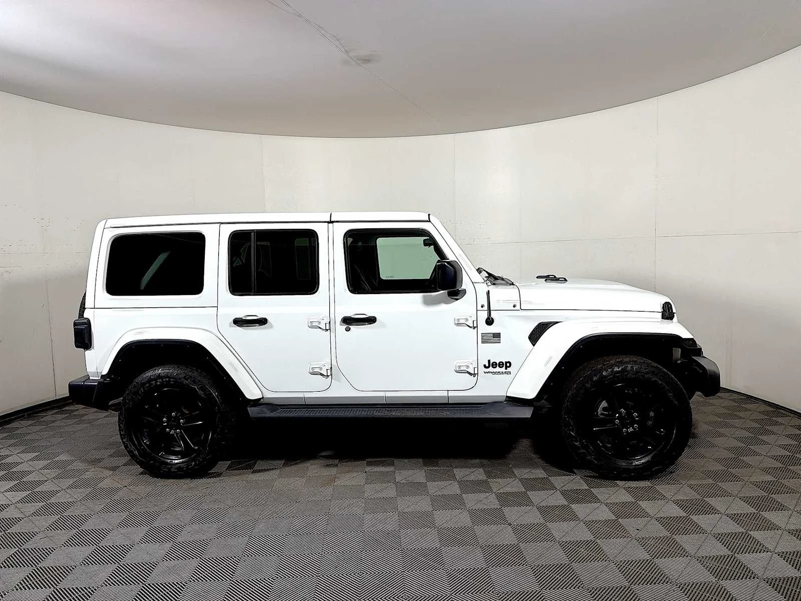 Used 2021 Bright White Clearcoat Jeep Unlimited Sahara Altitude image 7