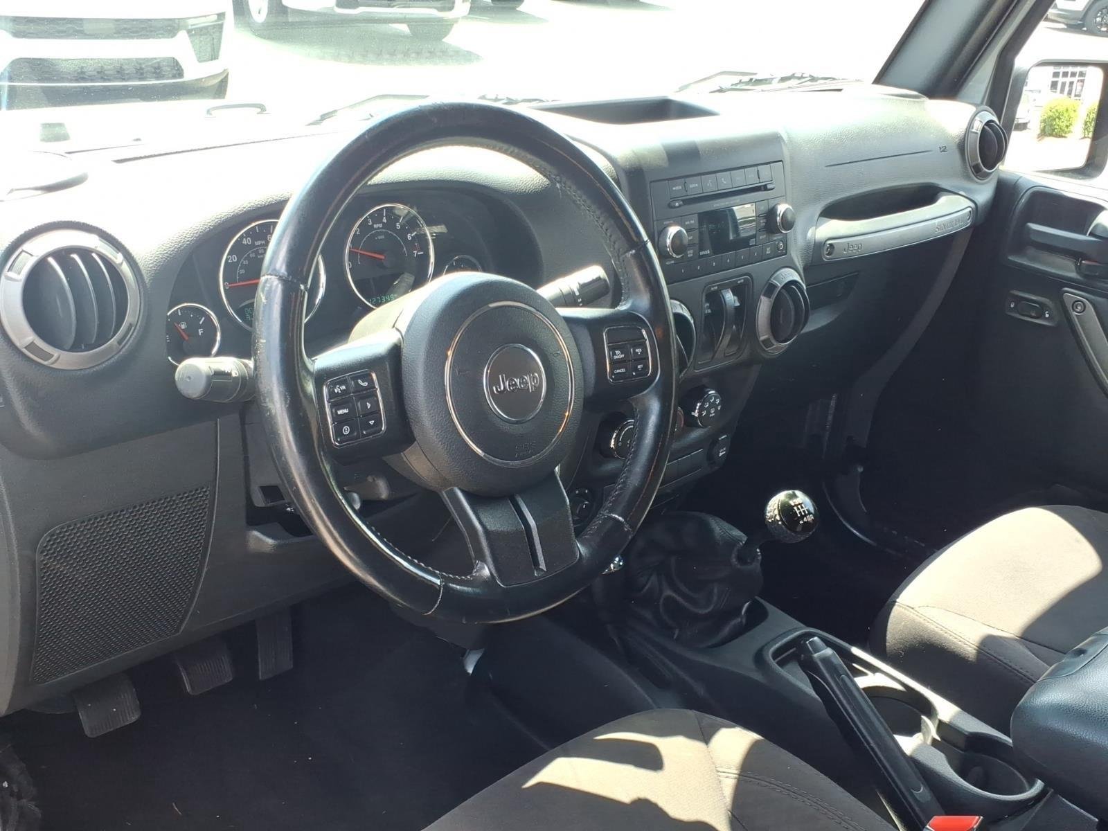Used 2015 Billet Silver Metallic Clearcoat Jeep Sport image 20
