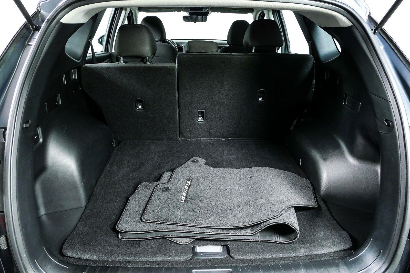 Used 2023 Portofino Gray Hyundai SE image 28