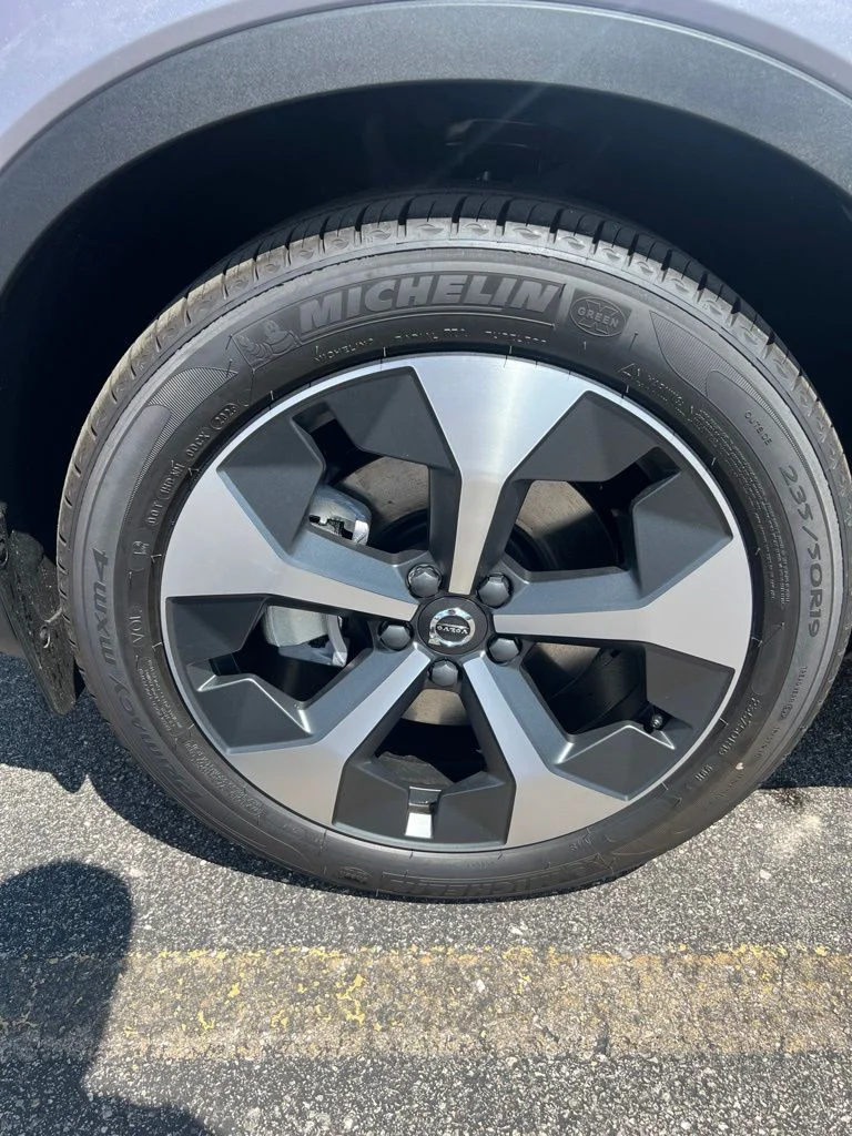 New 2026 Aurora Silver Volvo Plus image 9