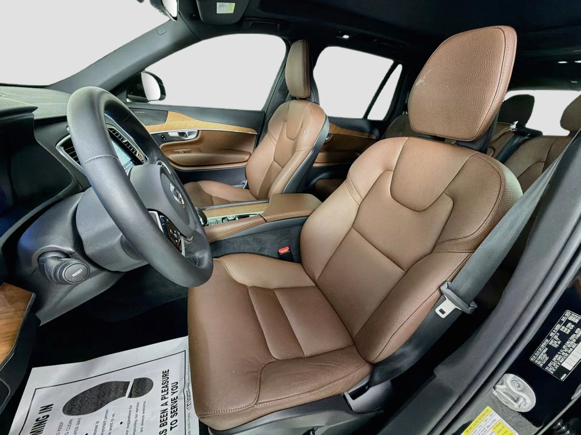 Certified Used 2023 Onyx Black Volvo Plus image 23