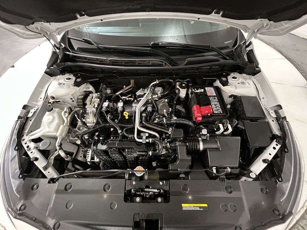 Used 2025 White Nissan 2.5 SR image 21
