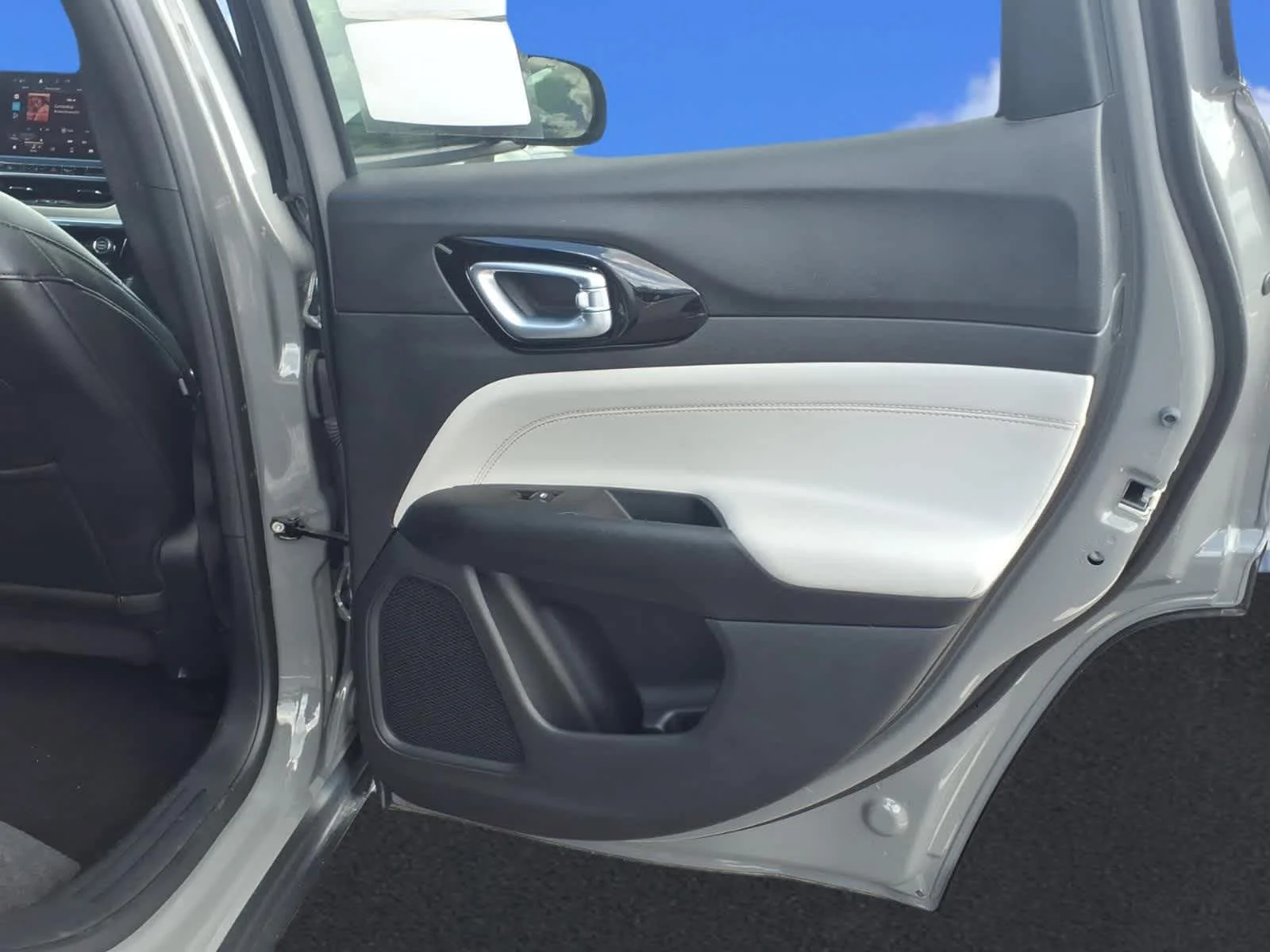 Used 2024 Sting-Gray Clearcoat Jeep Limited image 11