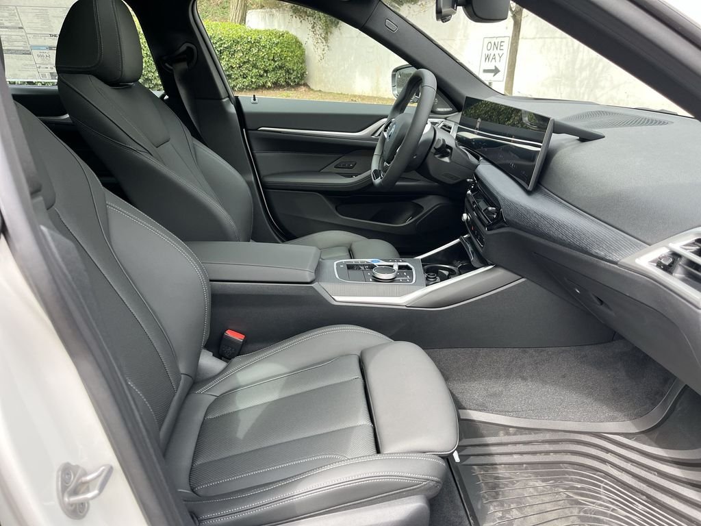Used 2026 Alpine White BMW xDrive40 image 25