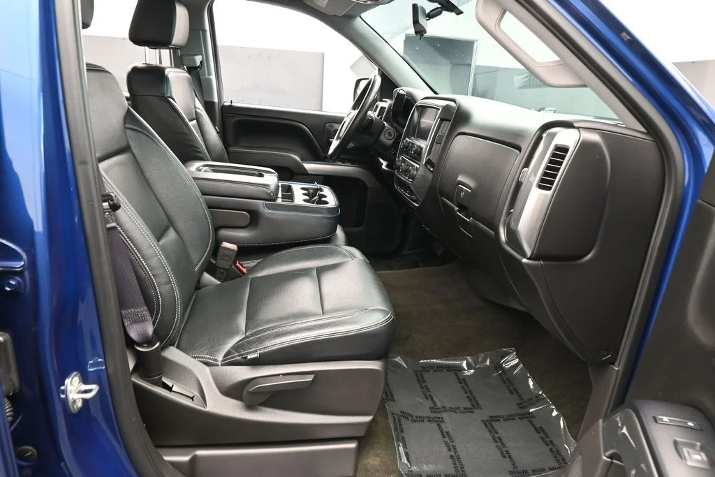 Used 2016 Deep Ocean Blue Metallic Chevrolet LT image 27