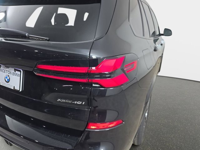 Certified Used 2026 Black Sapphire Metallic BMW xDrive40i image 35