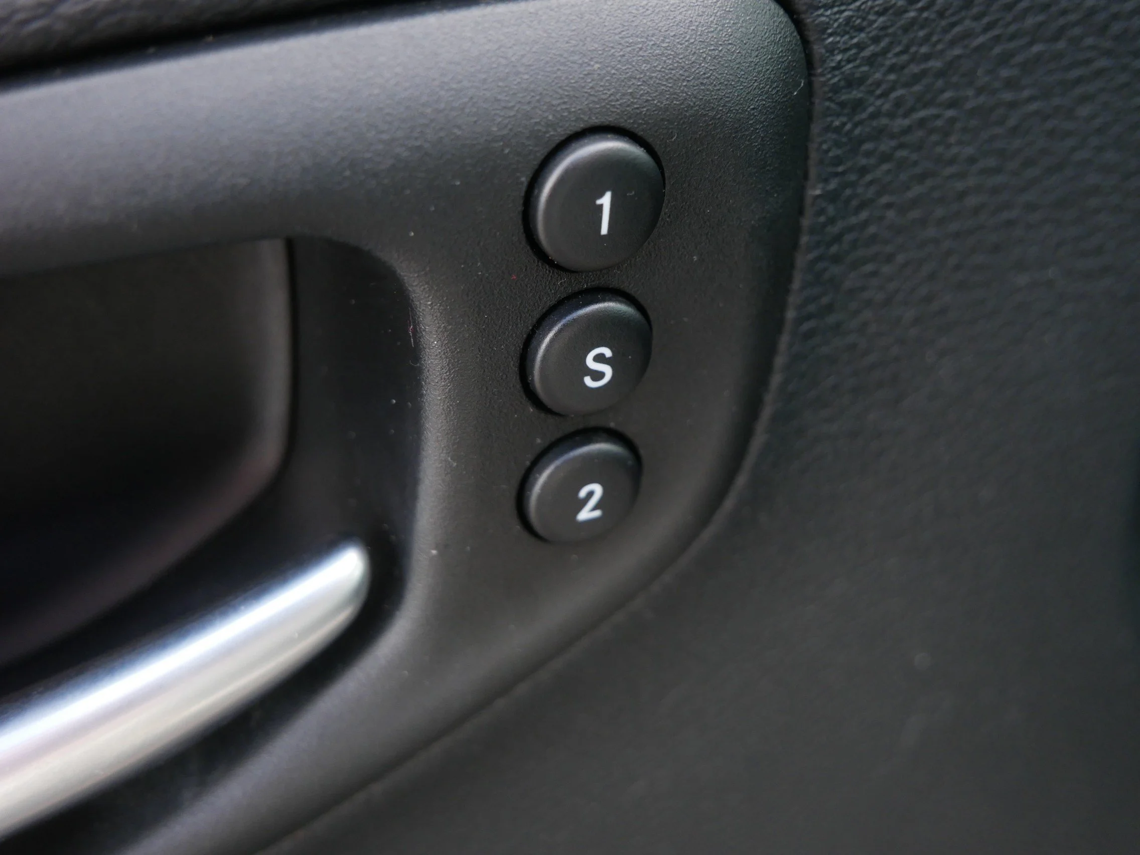 Used 2021 Pearl White Tri-Coat Jeep Limited image 23