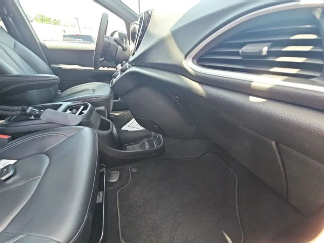 Used 2025 Black Chrysler Select image 31
