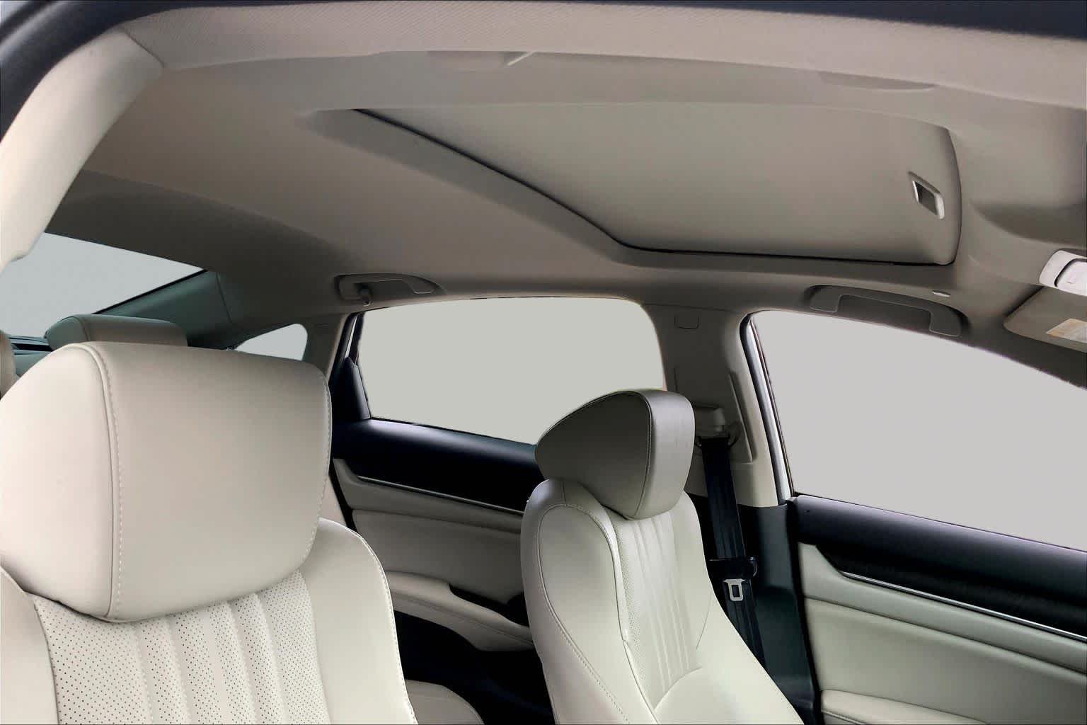 Used 2022 Platinum White Pearl Honda Touring image 13