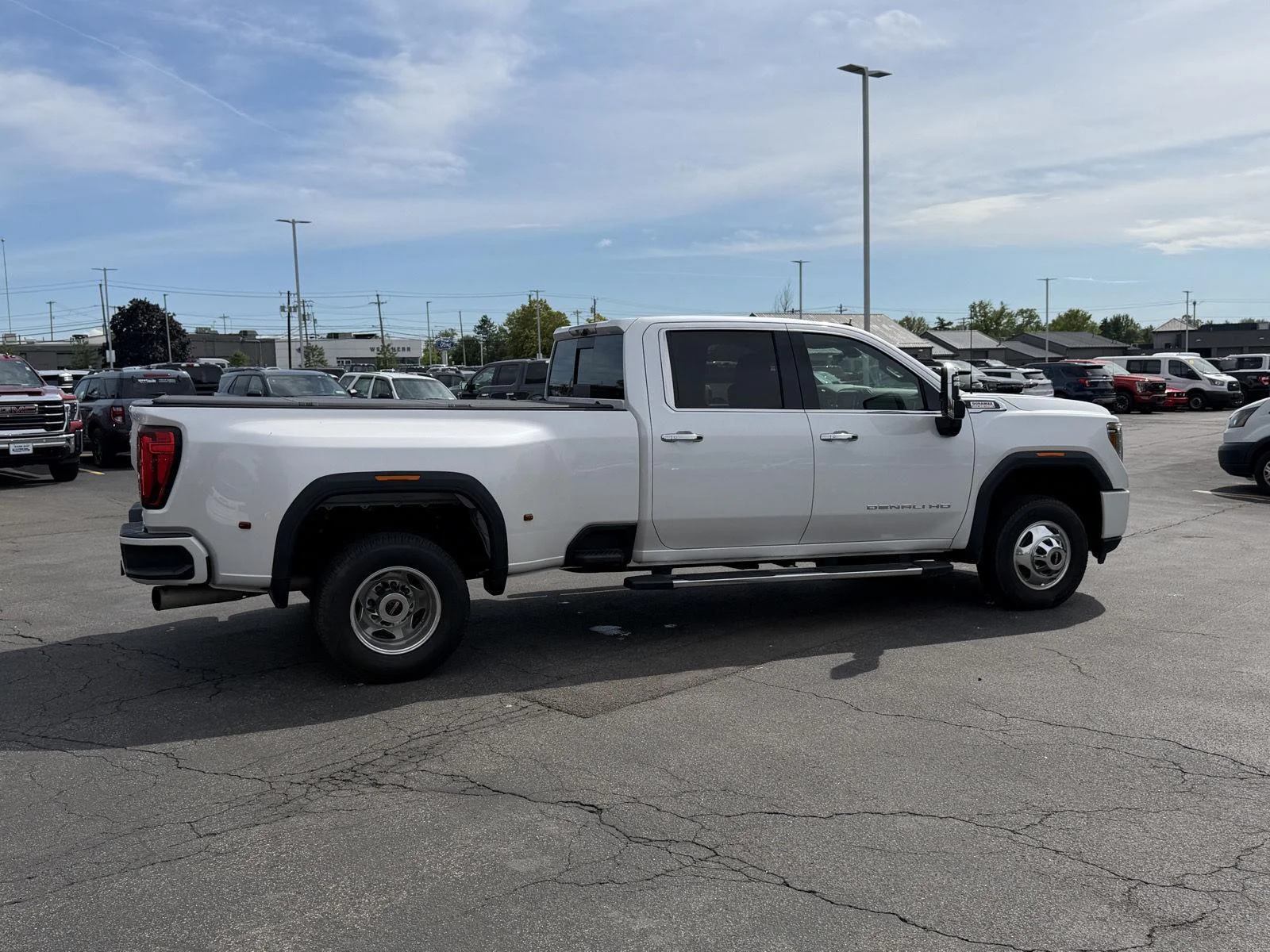 Used 2020 White Frost Tricoat GMC Denali image 5