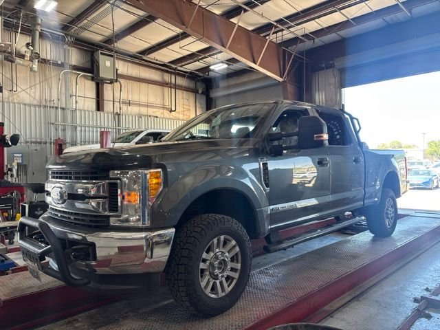 2017 Ford F-250 XL 4x4 Crew Cab 8' Box's photo