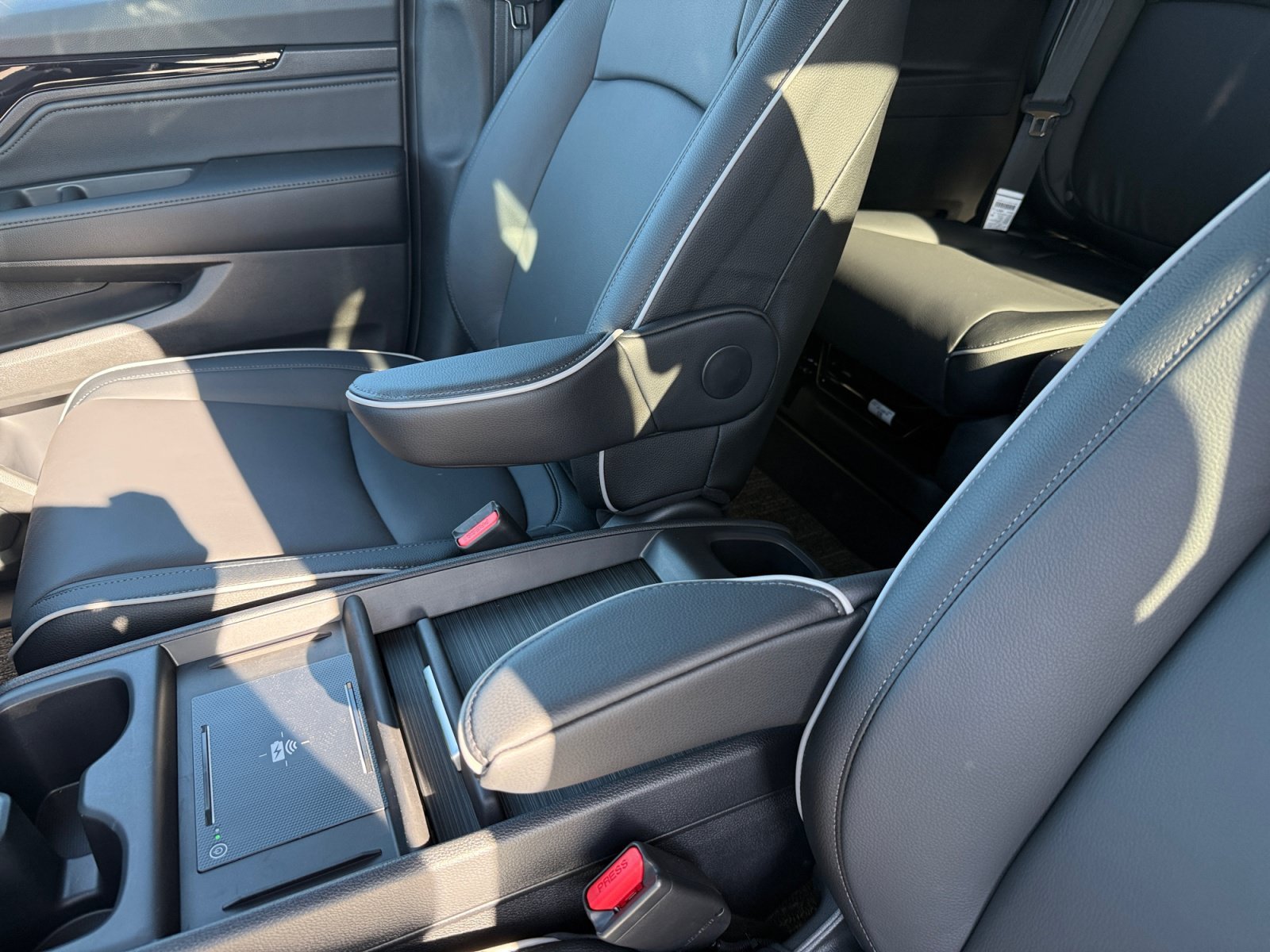 New 2027 Sonic Gray Pearl Honda Touring image 14