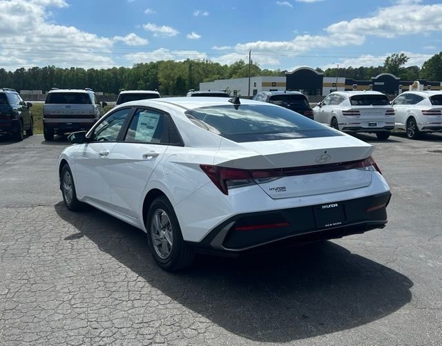 New 2026 White Hyundai SE image 3