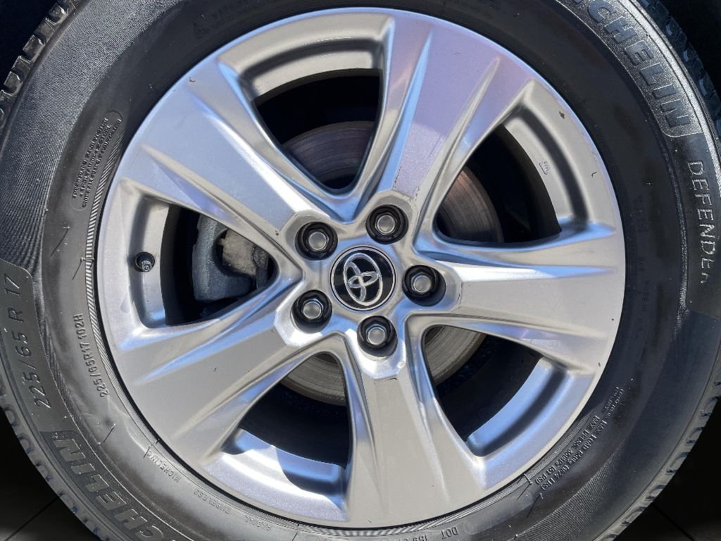 Used 2023  Toyota XLE image 26