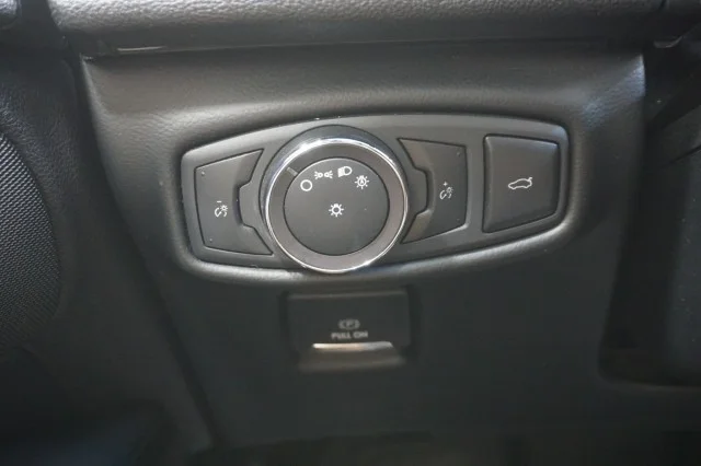 Used 2019 WHITE Lincoln Reserve I image 29