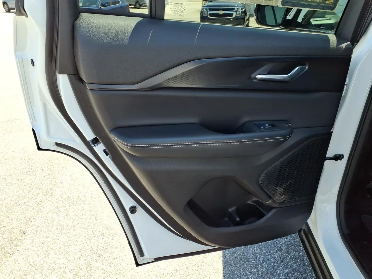 Used 2025 White Jeep Altitude image 19
